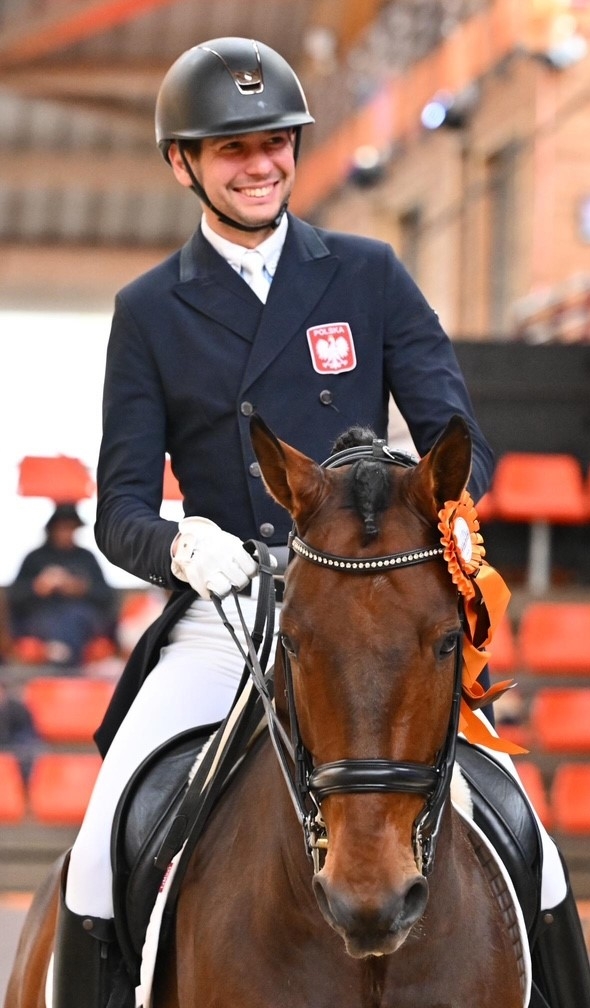 Roy First & INFINITY WIN T (B)